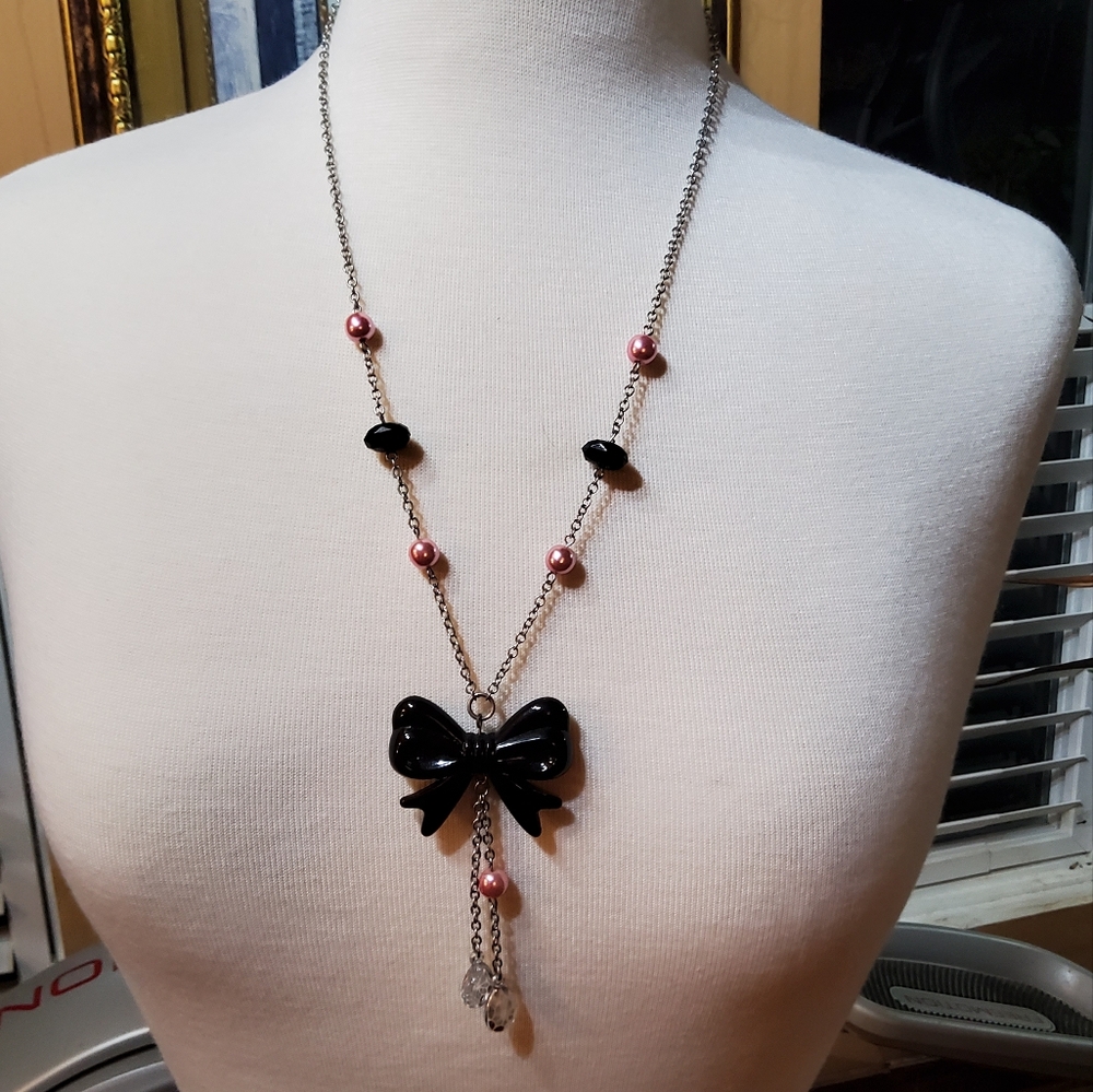 Elegant Pink And Black Bow Necklace